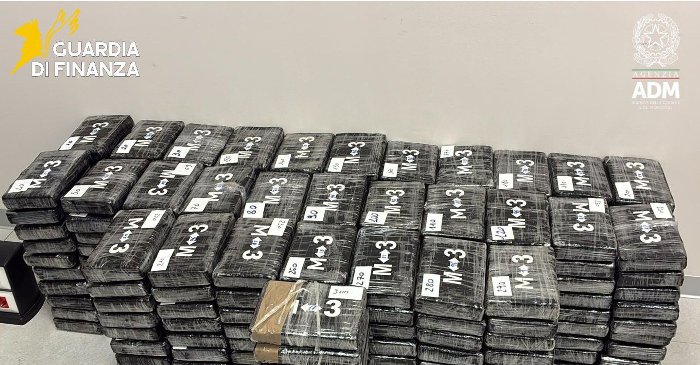 Savona, da Guardia di finanza e Dogana maxi sequestro di oltre tre quintali di cocaina purissima